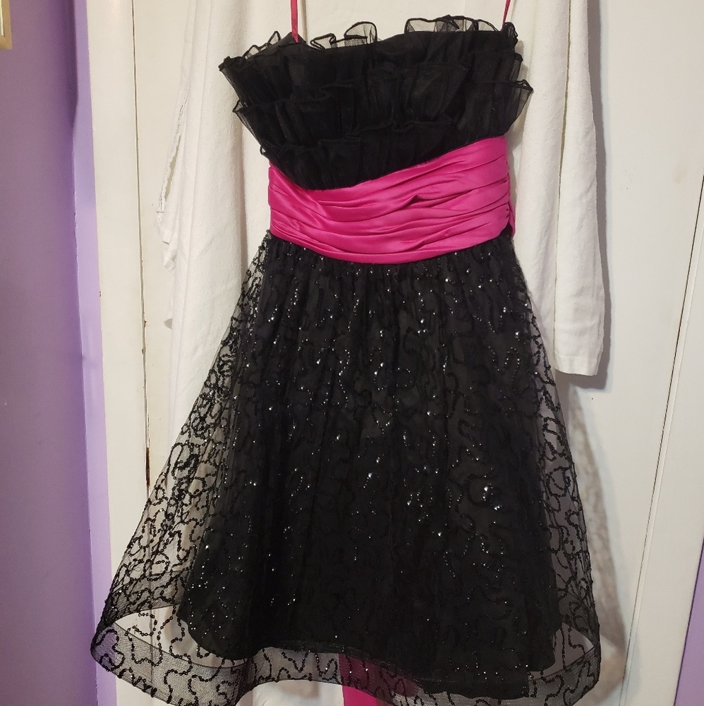 Betsey Johnson Strapless Prom/Semi-Formal Dress